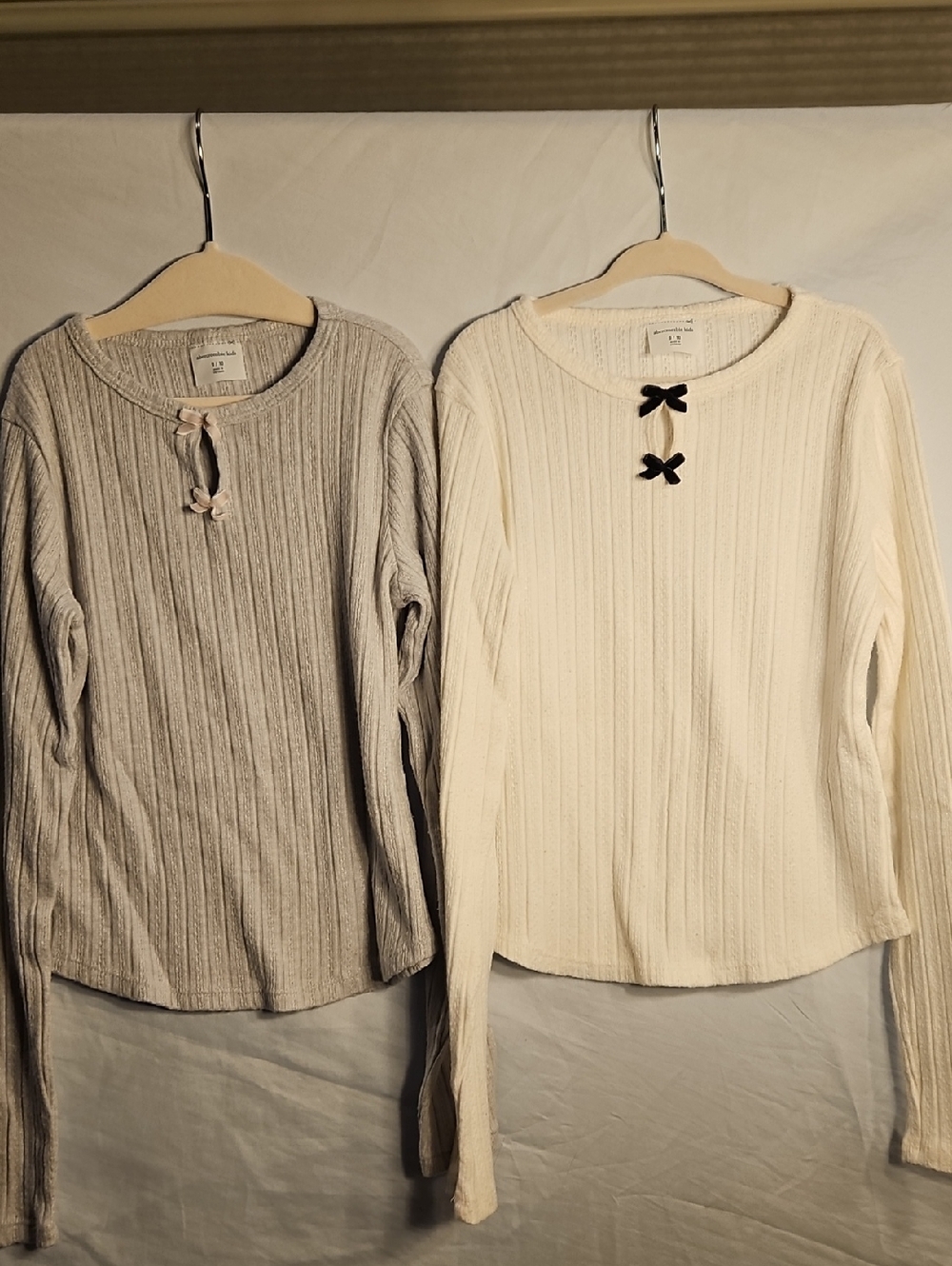 abercrombie kids Cream & Light Gray Ribbed Knit Tops with Bow Trim     Size 9/10